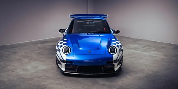 De voorzijde van de Porsche-restomod