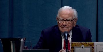 Warren Buffett tijdens een aandeelhoudersvergadering van zijn beleggingsmaatschappij Berkshire Hathaway