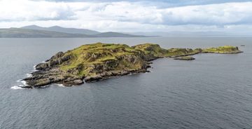 Insh Island, &eacute;&eacute;n van de laatste onaangeroerde priv&eacute;-eilanden in Schotland