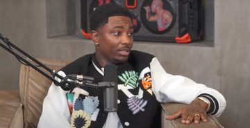 Eljero Elia tijdens een interview