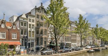 E&eacute;n van de grachtenpanden van de Britse zakenman in Amsterdam