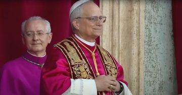 Robert Prevost, de nieuwe paus tijdens de balkonscene in het Vaticaan