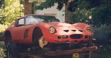 De Ferrari 250 GTO die in een weiland stond