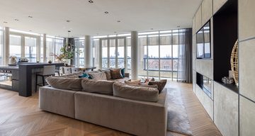 Woonkamer van de woning van Bernhard ten Brinke aan de Dam in Amsterdam