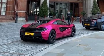 Roze McLaren Londen