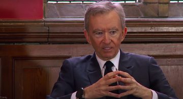 Bernard Arnault ziet LVMH &eacute;&eacute;n derde van de beurswaarde verliezen