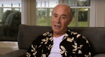 Miljardair David Geffen tijdens een interview