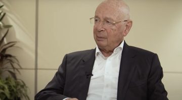 WEF-oprichter Klaus Schwab tijdens een interview met The Straits Times
