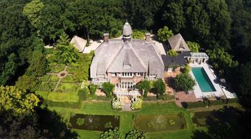 Nederlandse TV-producent Reinout Oerlemans haalt z'n villa in Laren uit de verkoop Pure Luxe