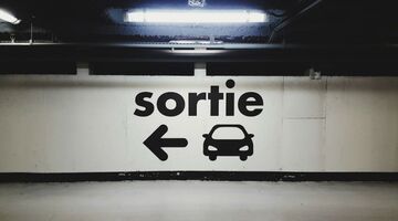 vrouw parkeerplaats palma de mallorca parkeergeld Pure Luxe