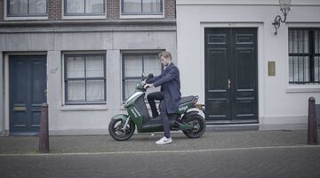 felyx startup e-scooters deelscooters Pure Luxe