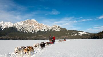 wintersport canada edmonton jasper rocky mountains Pure Luxe
