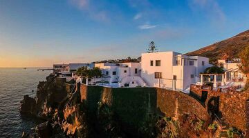 woning sicilië stromboli island domenico dolce stefano gabbana fashion Italië Pure Luxe