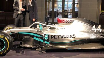 mercedes Formule-1 auto livery presentatie INEOS Pure Luxe