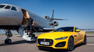 Jaguar F-Type R Falcon 900 privéjet Pure Luxe