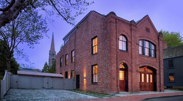 brandweerkazerne huis Newport Sotheby's Real Estate Pure Luxe