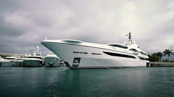 quantum of solace superjacht Pure Luxe