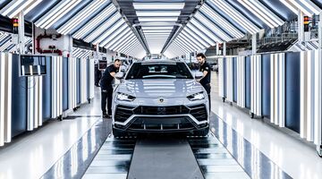 Lamborghini Urus mijlpaal Sant'Agata Bolognese Pure Luxe