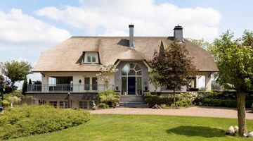 rietgedekte-villa-1
