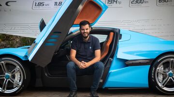 Mate Rimac in zijn Bugatti