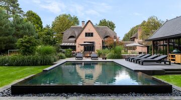 Het buitenaanzicht van één van de mooiste huizen van Laren