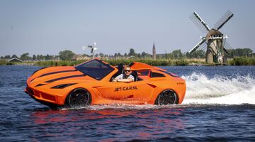 Jet-car - Ferrari-boot