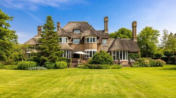 Nederlandse multimiljonair krijgt zijn Warmondse meesterwerk niet verkocht en dus haalt hij in totaal € 4,5 miljoen van de vraagprijs af