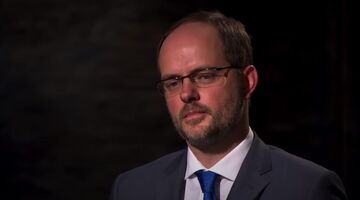 Dragons' Den (Ben Hardyment)