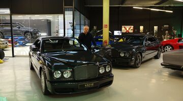 Floris neemt je graag mee voor een rit in de Bentley Brooklands Coupé.