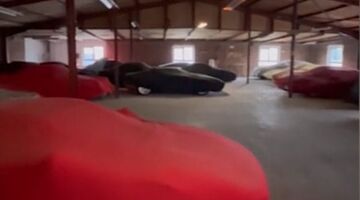 Een unieke collectie van 22 exclusieve sportwagens ontdekt in Brussel