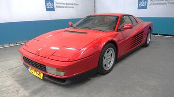 Een unieke kans voor autoliefhebbers Domeinen heeft de Ferrari Testarossa