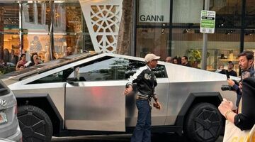 Pharrell Williams heeft alle moeite om zijn Tesla -cybertruck te parkeren