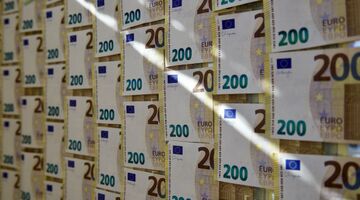 Cash geld euro inval Almere