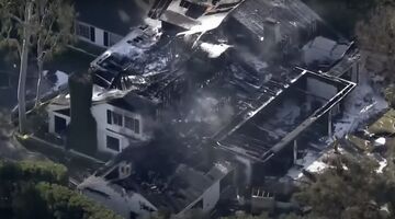 De villa van Brits Model Cara Delevingne getroffen door verwoestende brand