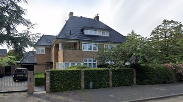 Dochter Joop van den Ende roert zich opnieuw op vastgoedmarkt en slaat € 5,5 miljoen stuk op twee-onder-een-kap
