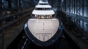 Het te koop staande superjacht van Bill Gates