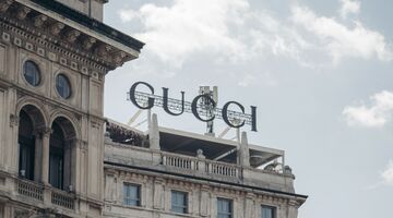 Een pand met daarbovenop de letters Gucci geposteerd