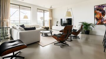 De woonkamer van het nieuwe appartement van Jorrel Hato