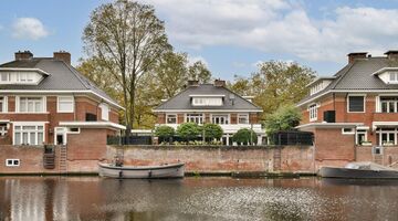 Het achteraanzicht van de villa van Michiel Witteveen in Amsterdam-Zuid
