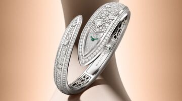 Het Bulgari Serpenti Aeterna-horloge tijdens de presentatie