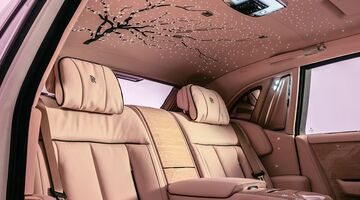 Het interieur van de Rolls-Rocye Phantom "Cherry Blossom"