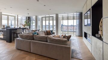 Woonkamer van de woning van Bernhard ten Brinke aan de Dam in Amsterdam