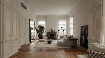 De woonkamer van de woning van Fokke de Jong in Amsterdam Oud-Zuid