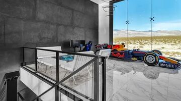 Het landhuis in Nevada met een Formule 1-auto in de woonkamer
