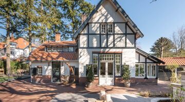 De villa van presentatrice Gallyon van Vessem in Overveen