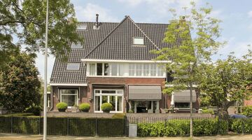 De woning van John Heitinga wordt volledig onder handen genomen