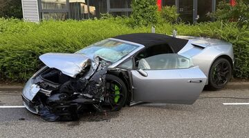 Een Lamborghini Huracán crashte dit weekend flink in Moordrecht