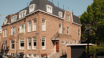 De villa van ondernemer en Dragons Den-prominent Bas Witvoet aan het Vondelpark in Amsterdam