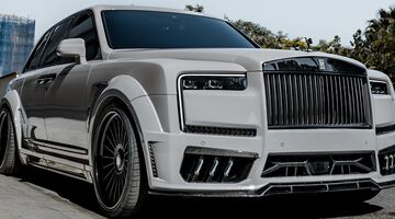 Een Rolls-Royce met een widebody-kit