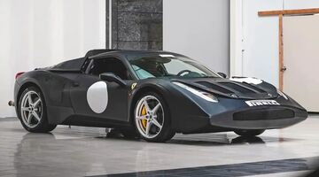 De Ferrari die niet straatlegaal is.